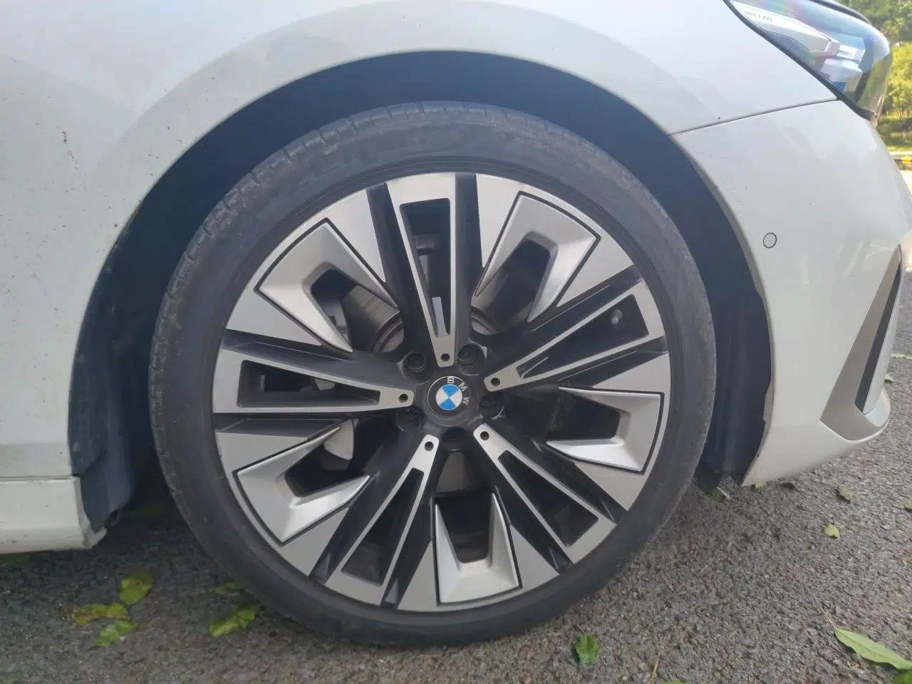 BMW 5 Series 2024 530Li Luxury Package Premium Edition — миниатюра 8