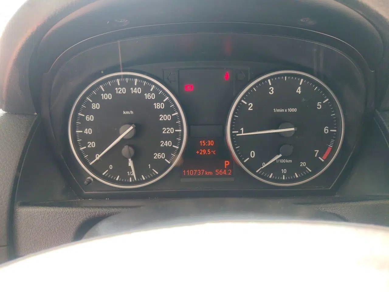 BMW X1 2010 sDrive18i Luxury Model — миниатюра 11