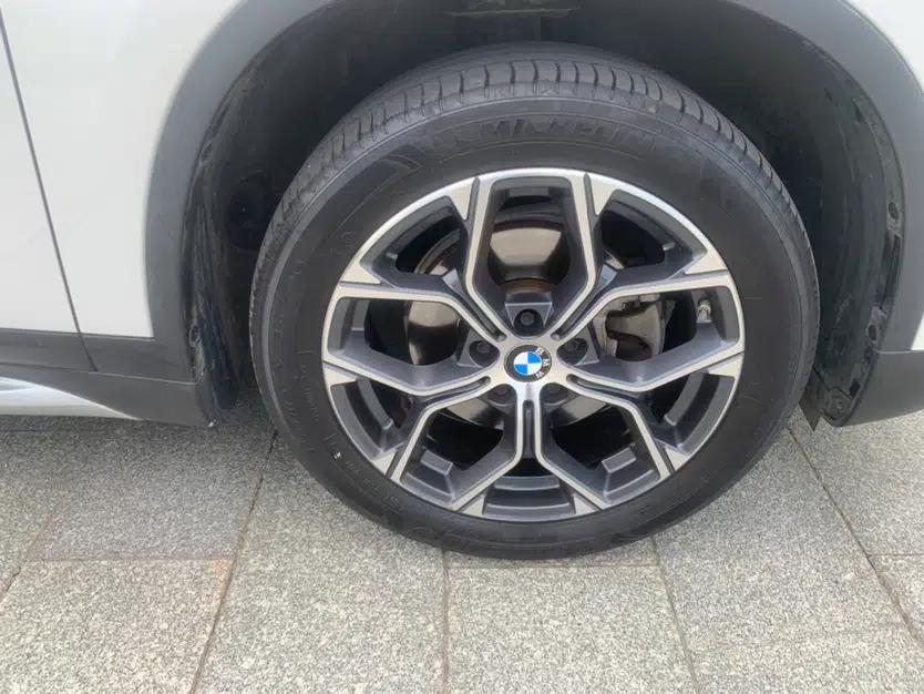 BMW X1 2021 sDrive20Li Premium Edition — миниатюра 3