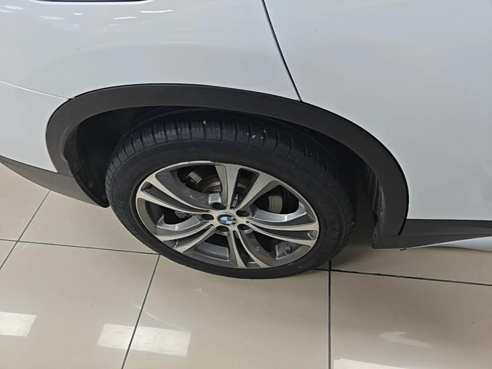 BMW X1 New Energy 2020 xDrive30Le Premium Edition — миниатюра 11