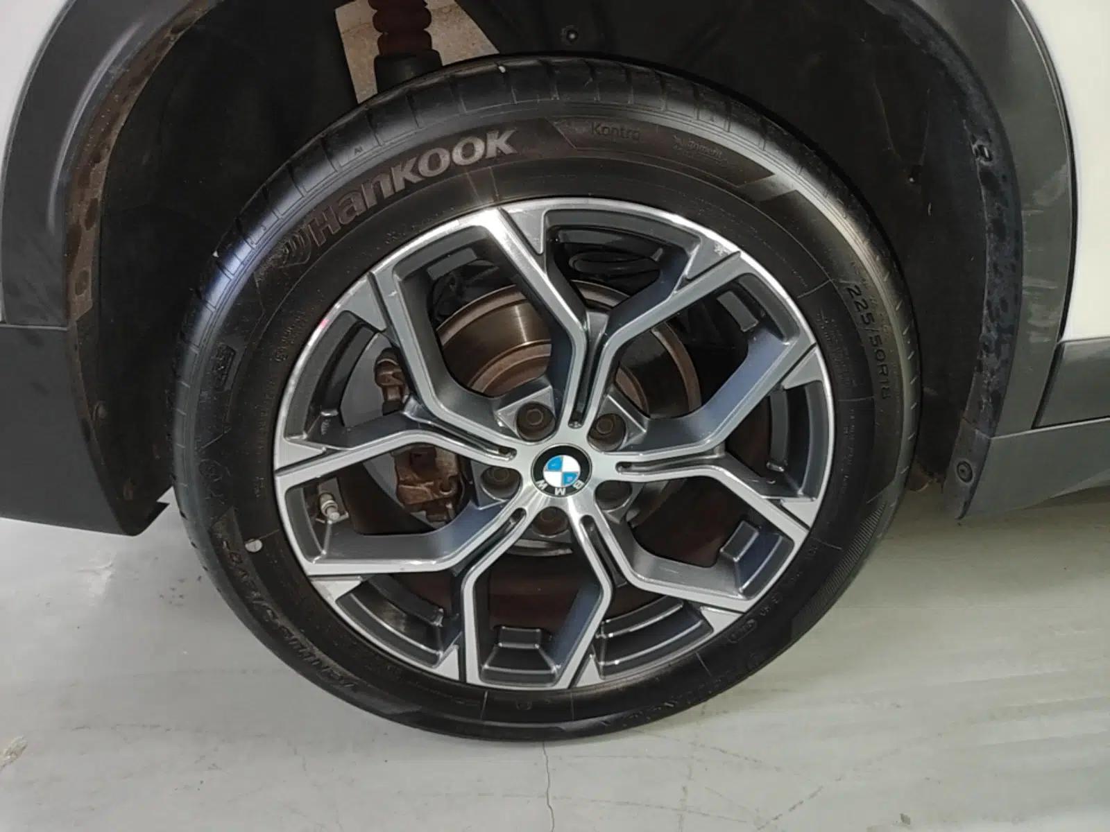 BMW X1 2021 Restyled sDrive25Li Leading Edition — миниатюра 11