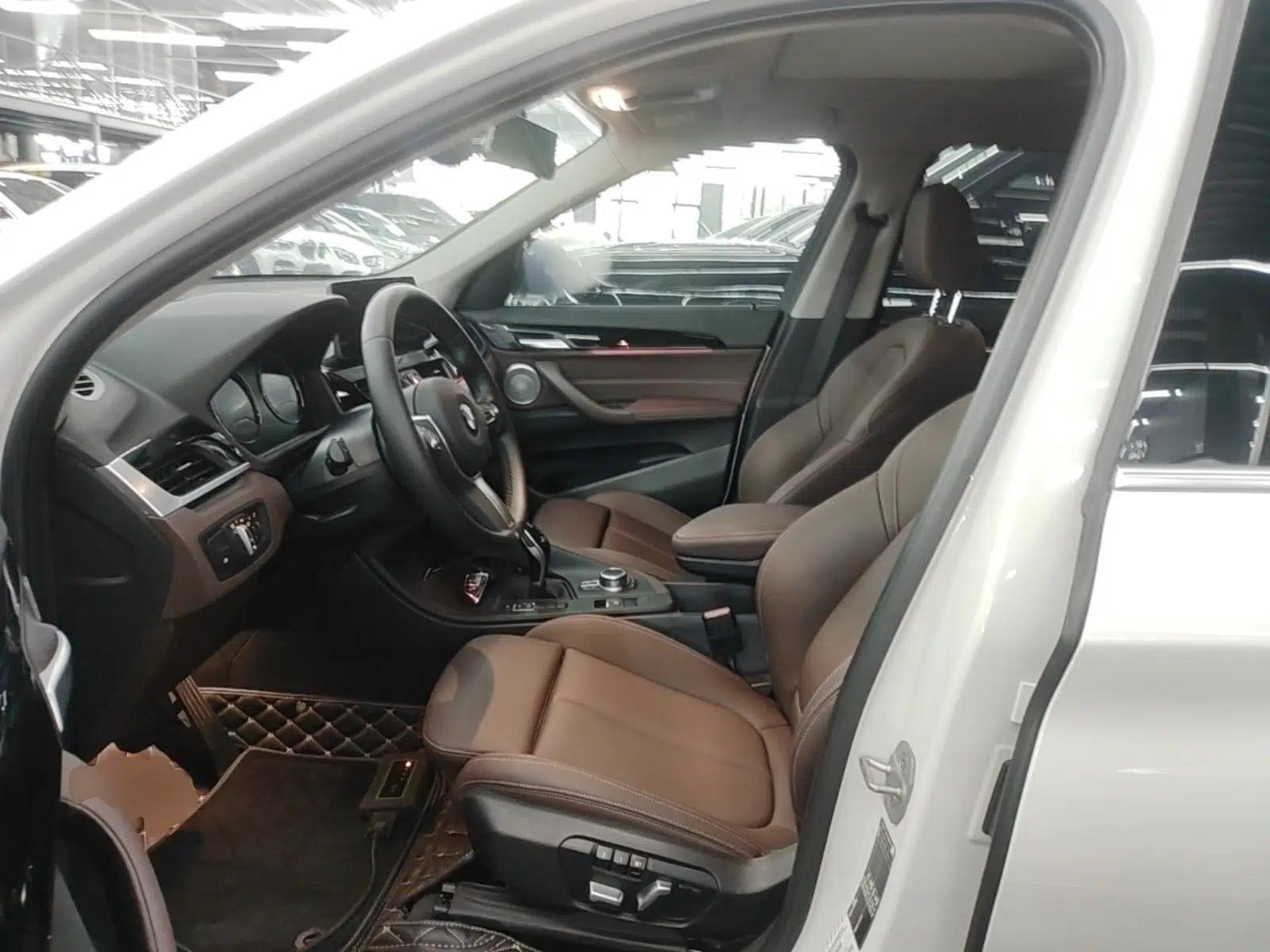 BMW X1 2021 Restyled sDrive25Li Leading Edition — миниатюра 17