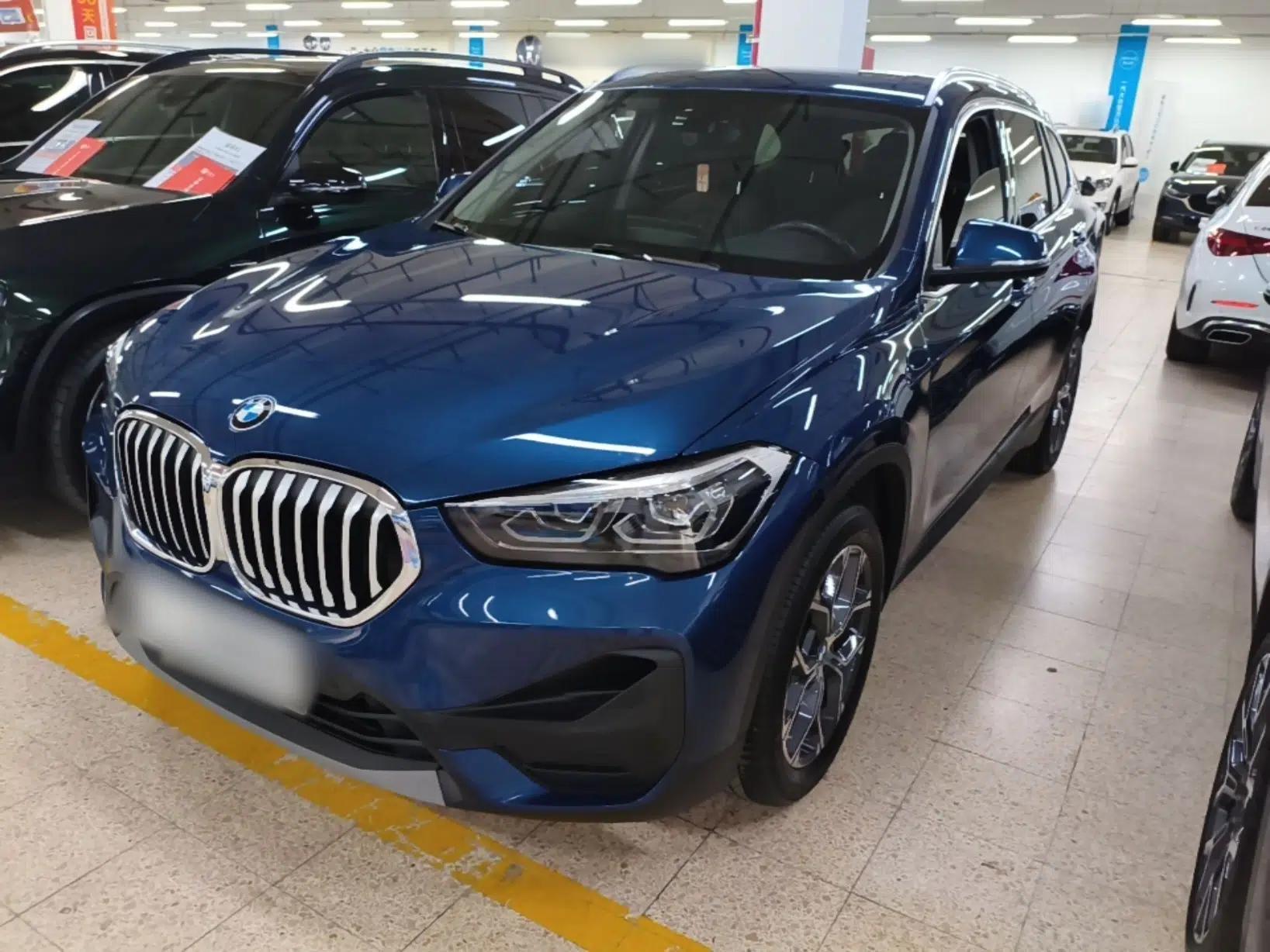 BMW X1 2022 sDrive25Li Leading Model — миниатюра 1
