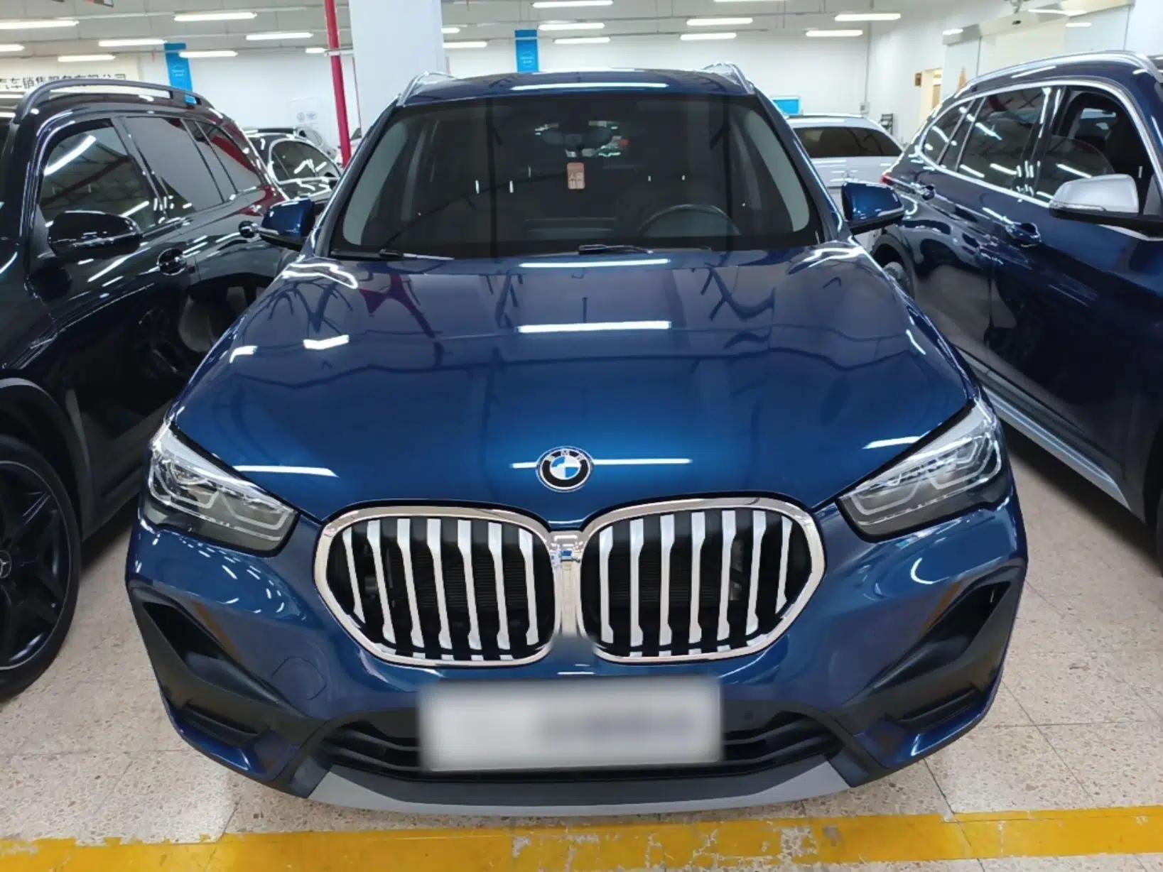 BMW X1 2022 sDrive25Li Leading Model — миниатюра 2