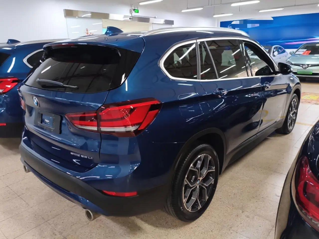 BMW X1 2022 sDrive25Li Leading Model — миниатюра 6