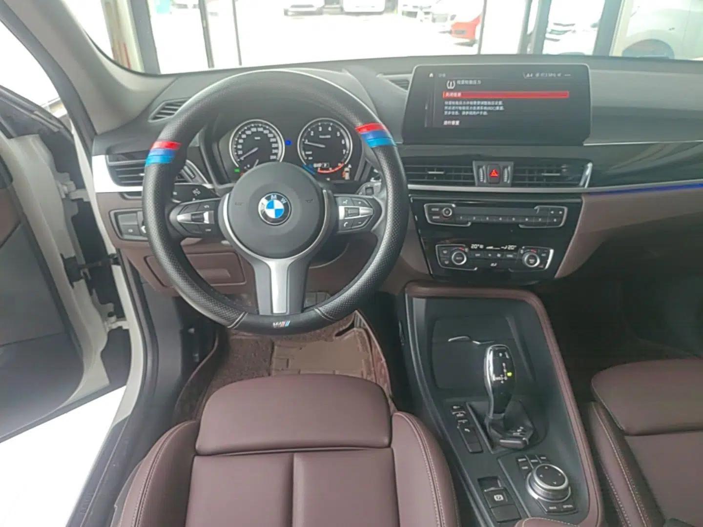 BMW X1 2022 sDrive25Li Leading Model — миниатюра 13