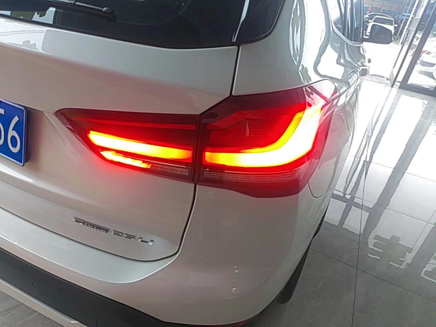 BMW X1 2022 sDrive25Li Leading Model — миниатюра 9