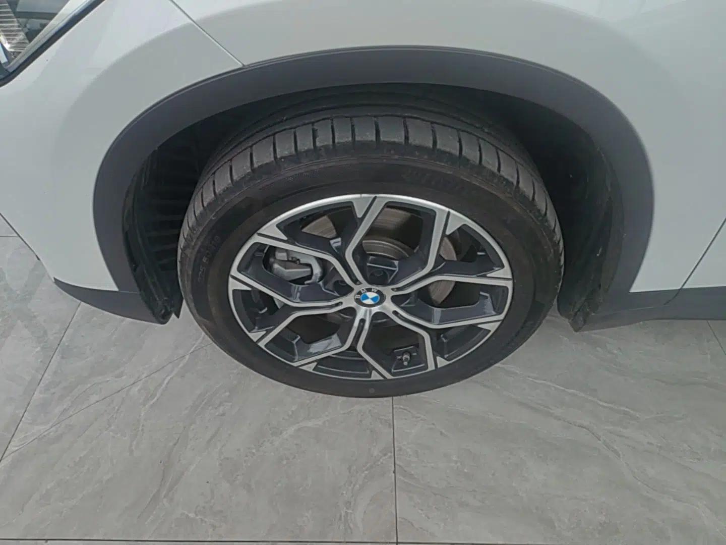 BMW X1 2022 sDrive25Li Leading Model — миниатюра 10