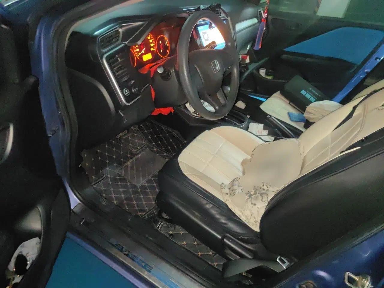Honda Gienia 2017 1.5L CVT Classic Edition — миниатюра 16