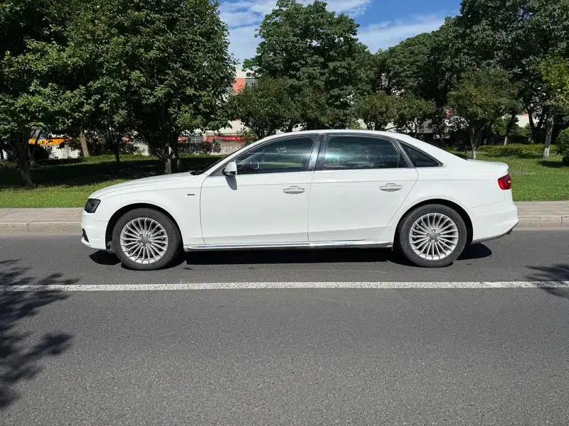 Audi A4L 2016 35 TFSI Classic Edition S line Comfort — миниатюра 3
