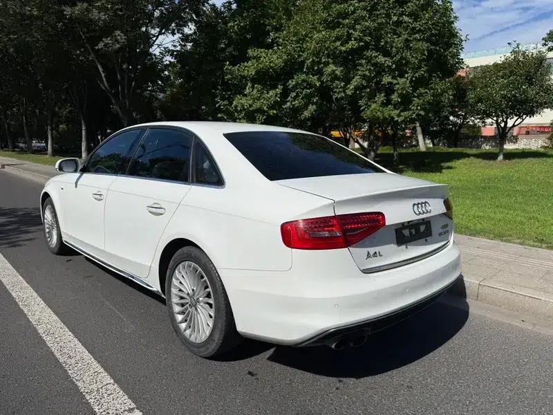 Audi A4L 2016 35 TFSI Classic Edition S line Comfort — миниатюра 4