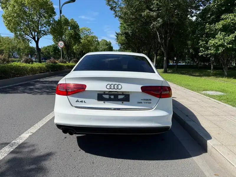 Audi A4L 2016 35 TFSI Classic Edition S line Comfort — миниатюра 5