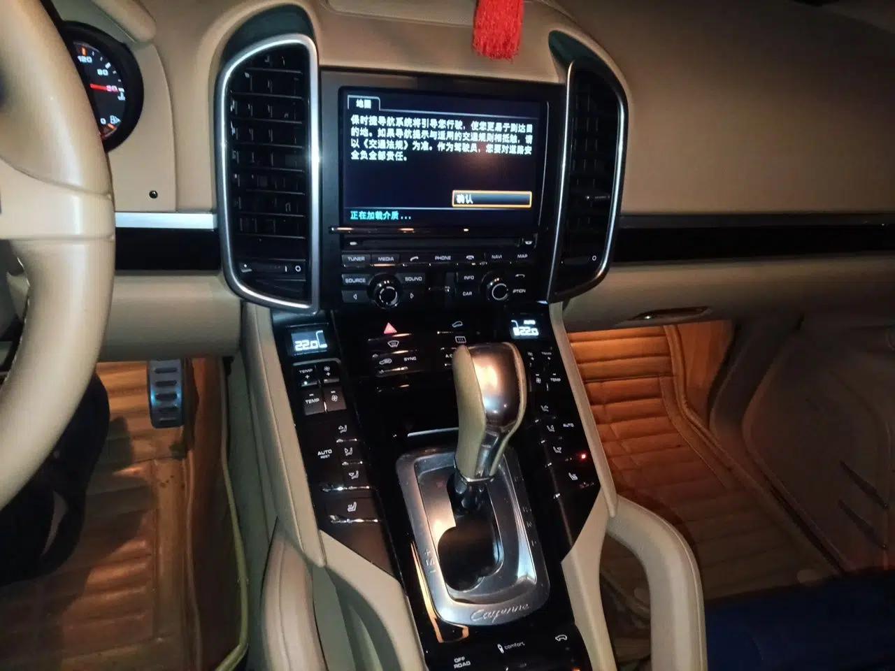 Porsche Cayenne 2014 Cayenne Platinum Edition 3.0T — миниатюра 13