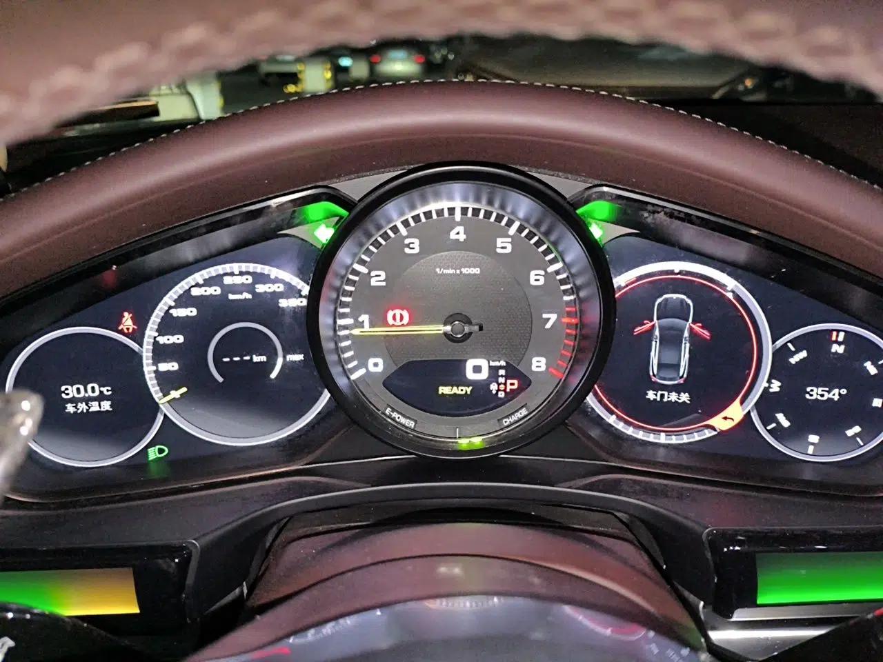 Porsche Panamera 2017 Panamera 4 E-Hybrid Executive Long Wheelbase 2.9T — миниатюра 11