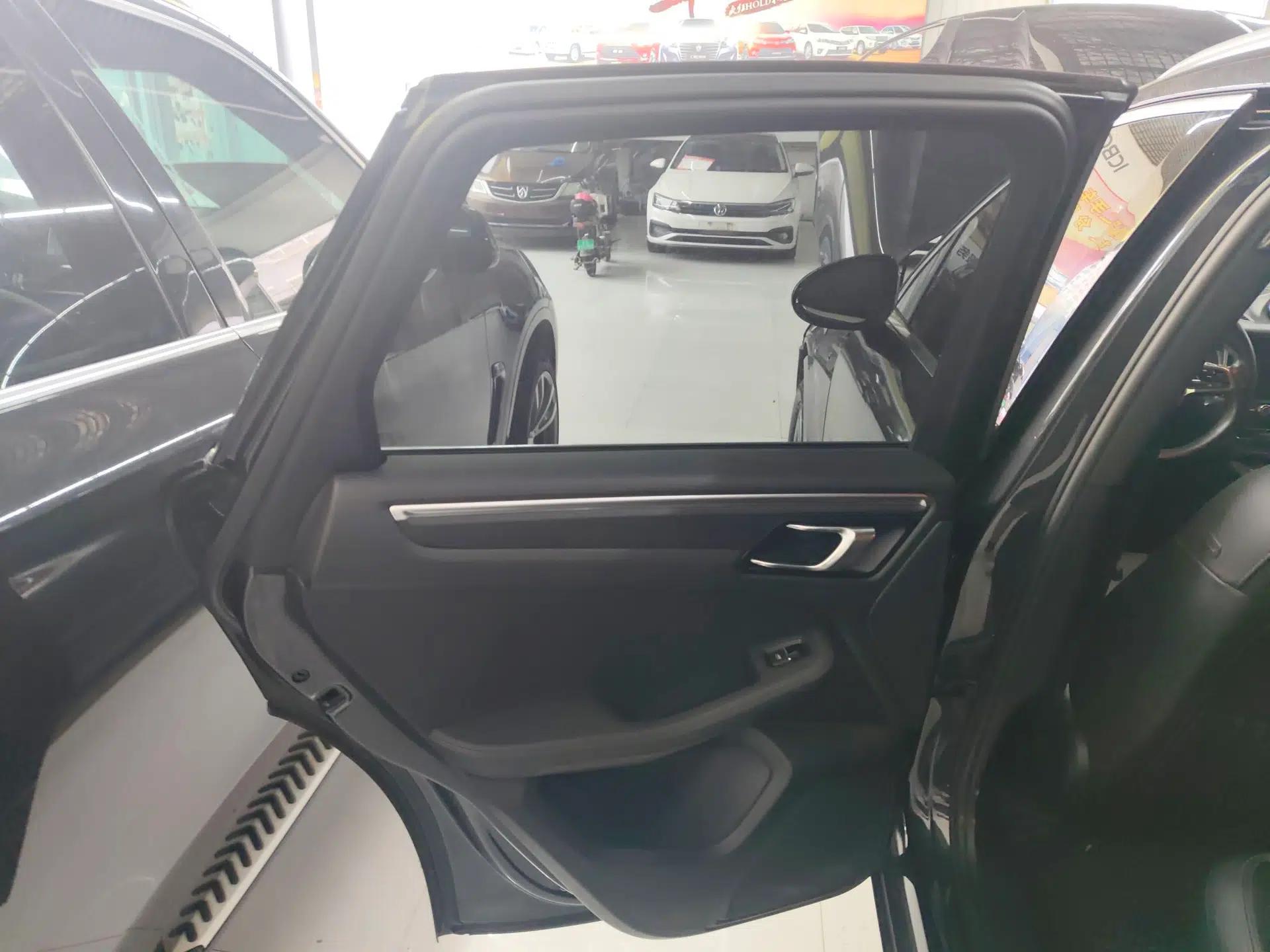 Porsche Macan 2021 Macan 2.0T — миниатюра 27