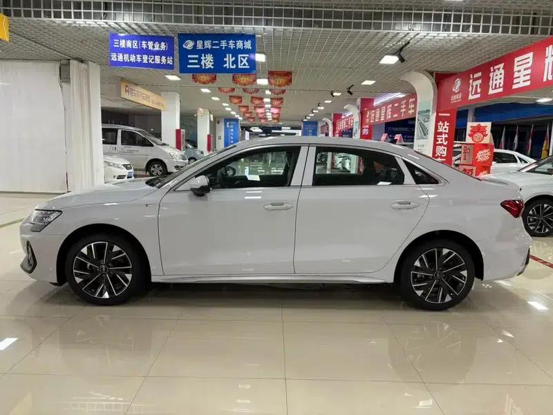 Audi A3 2026 Sportback 35 TFSI Flying Spur Enjoyment Edition — миниатюра 4