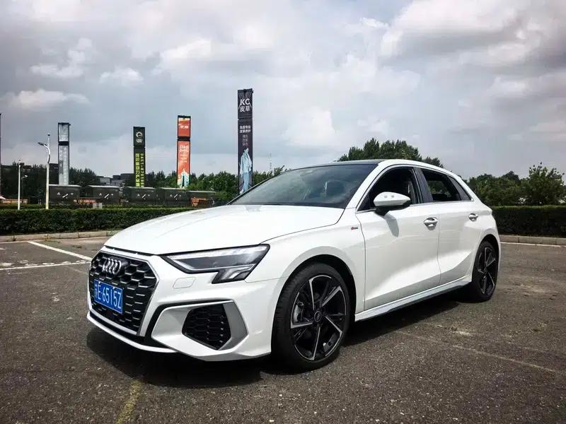 Audi A3 2023 Facelift Sportback 35 TFSI Fashion Sporty Model — миниатюра 1
