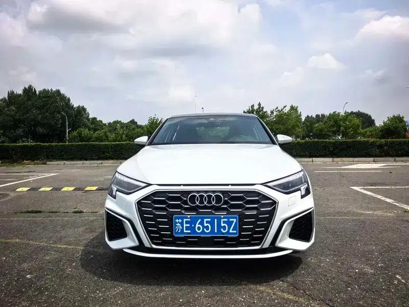 Audi A3 2023 Facelift Sportback 35 TFSI Fashion Sporty Model — миниатюра 2
