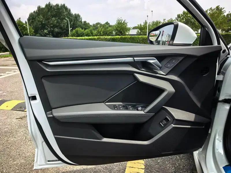 Audi A3 2023 Facelift Sportback 35 TFSI Fashion Sporty Model — миниатюра 13