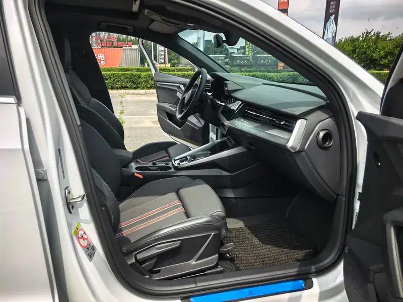 Audi A3 2023 Facelift Sportback 35 TFSI Fashion Sporty Model — миниатюра 25