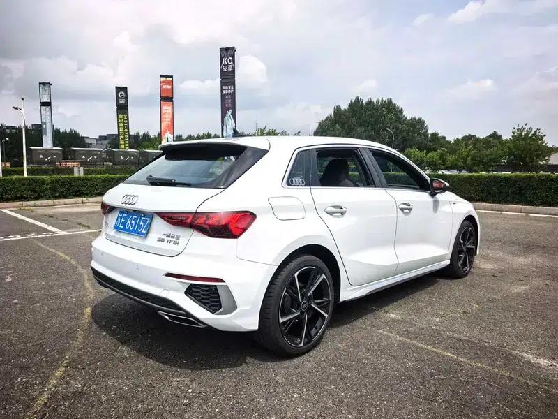 Audi A3 2023 Facelift Sportback 35 TFSI Fashion Sporty Model — миниатюра 6