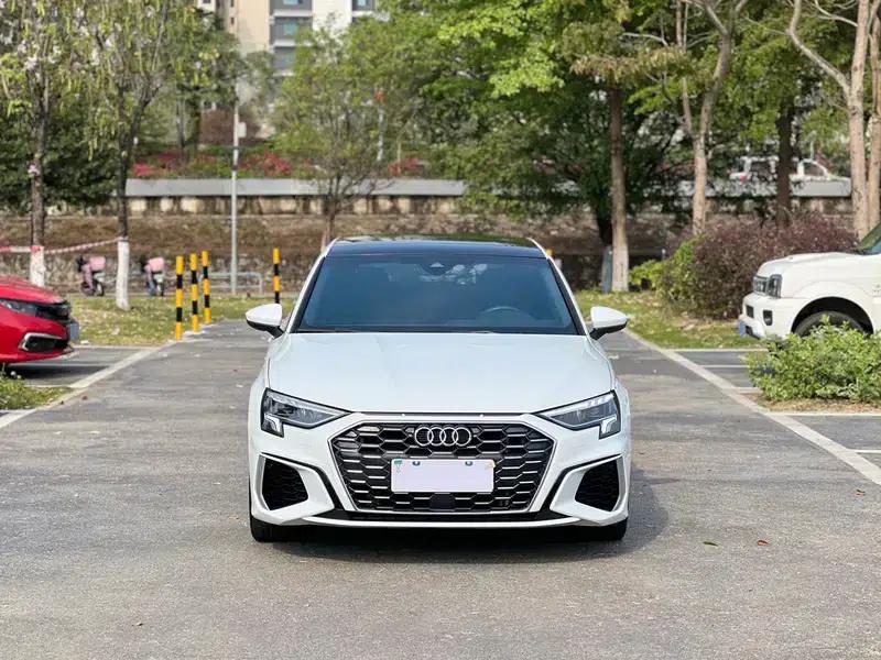 Audi A3 2024 Sportback 35 TFSI Fashion Sport — миниатюра 2