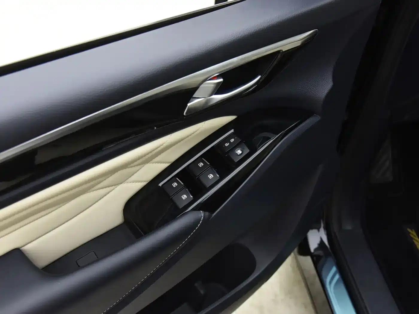 Trumpchi M8 2021 Master Series 390T Four-Seat Royal Edition — миниатюра 4