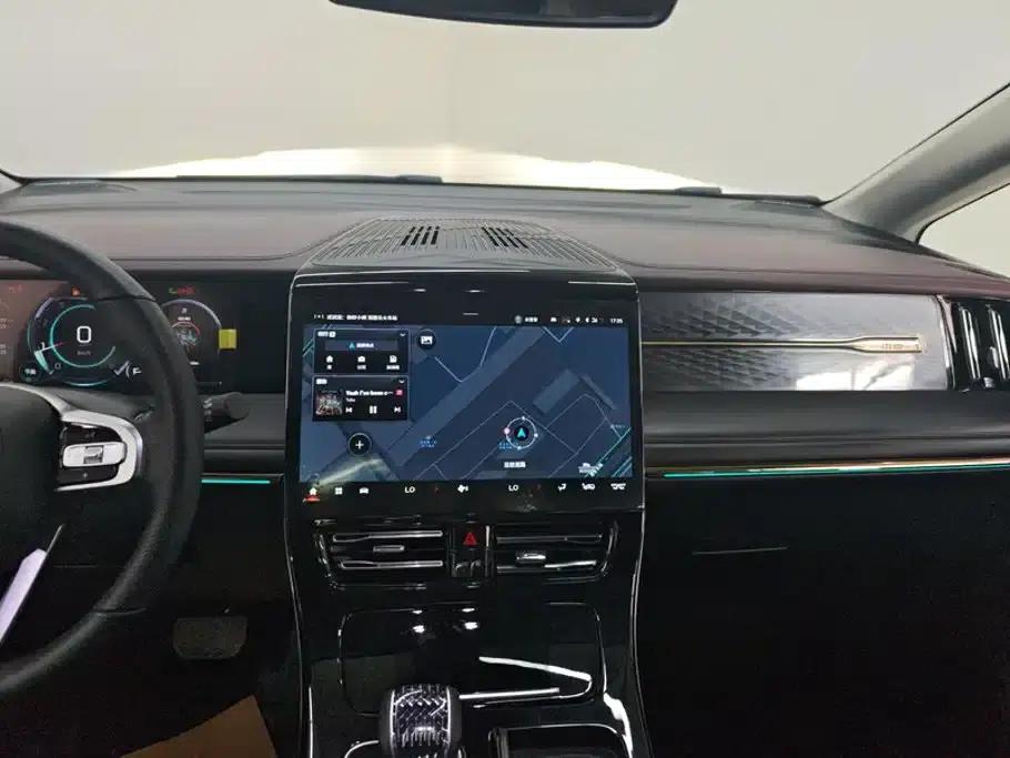 Trumpchi M8 2024 Master Series 400T Supreme Edition — миниатюра 13
