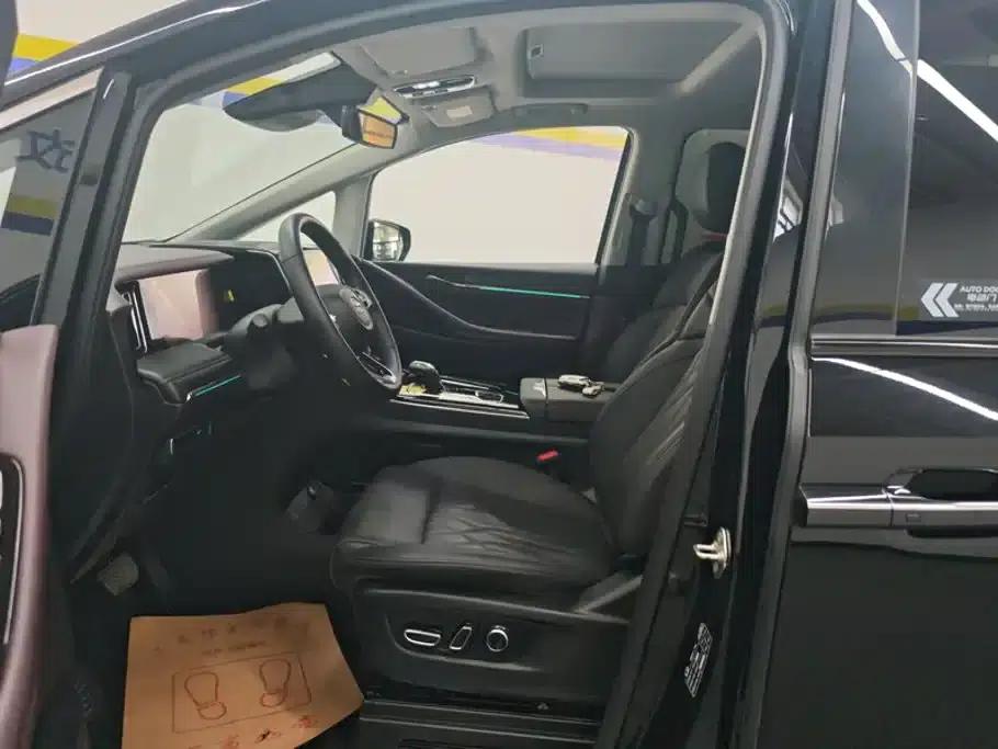 Trumpchi M8 2024 Master Series 400T Supreme Edition — миниатюра 9