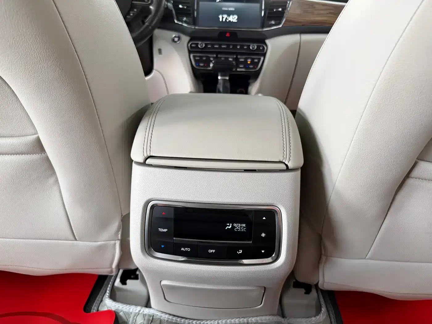 Trumpchi GS8 2017 320T 2WD Luxury Intelligent Connected Edition (7-seater) — миниатюра 14