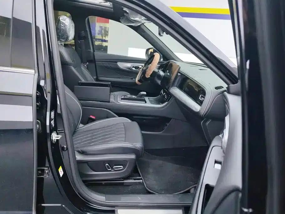 Trumpchi GS8 2025 Navigator Series 2.0TGDI 2WD Luxury 5-Seater — миниатюра 8