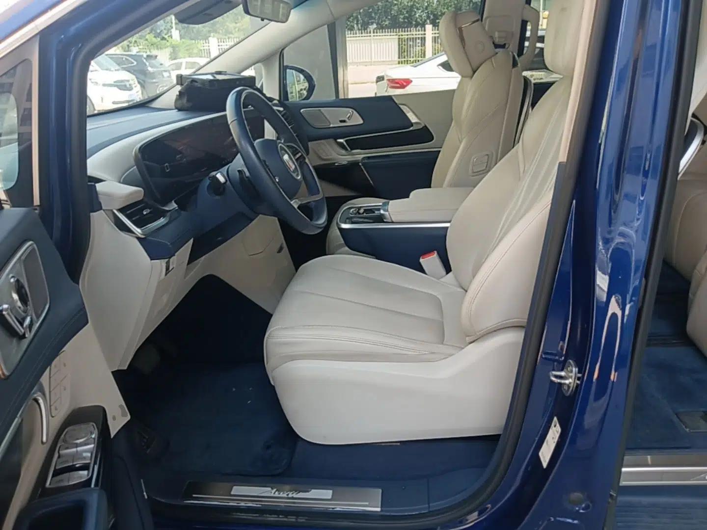 Buick Century 2023 2.0T Six-Seater Yinshi Edition — миниатюра 17
