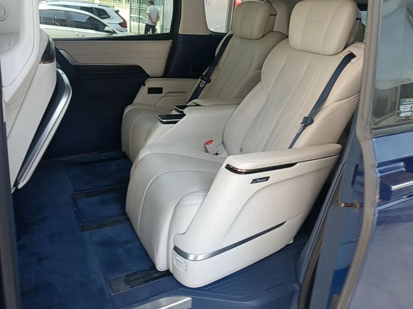Buick Century 2023 2.0T Six-Seater Yinshi Edition — миниатюра 20