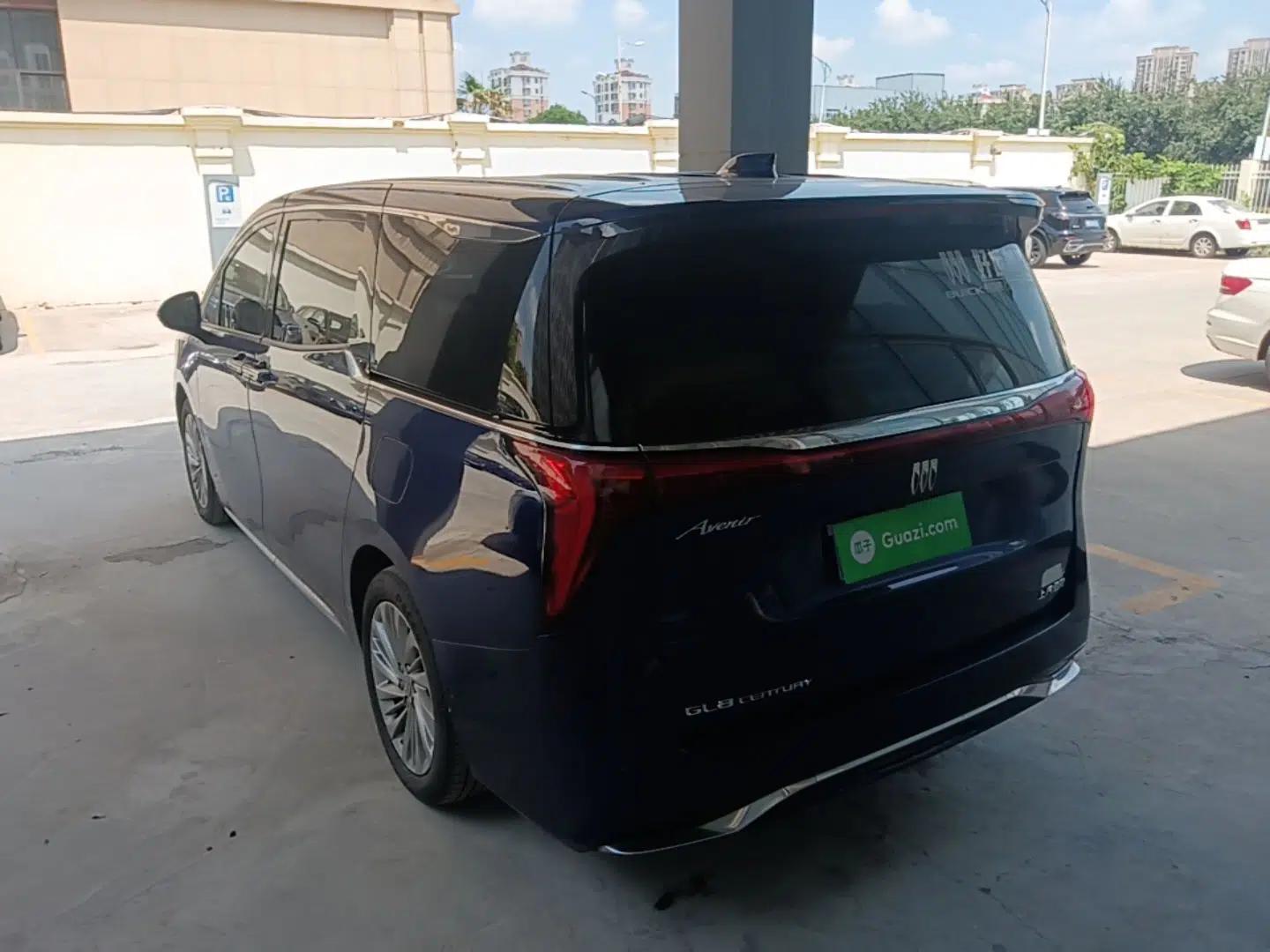 Buick Century 2023 2.0T Six-Seater Yinshi Edition — миниатюра 4