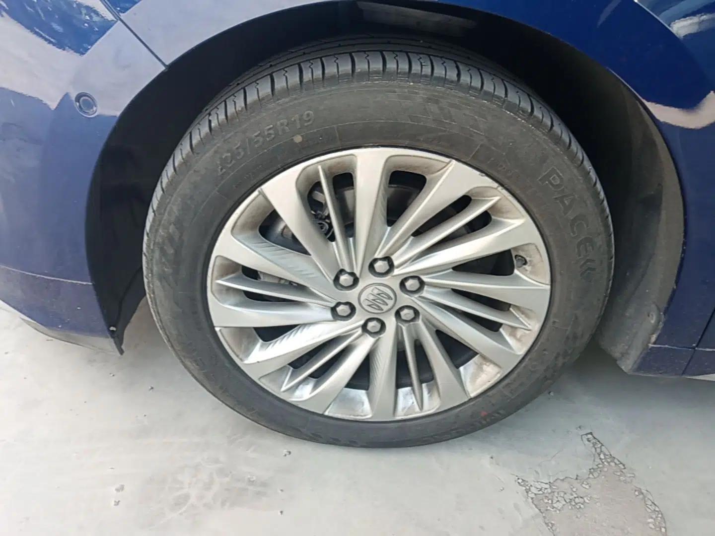 Buick Century 2023 2.0T Six-Seater Yinshi Edition — миниатюра 10