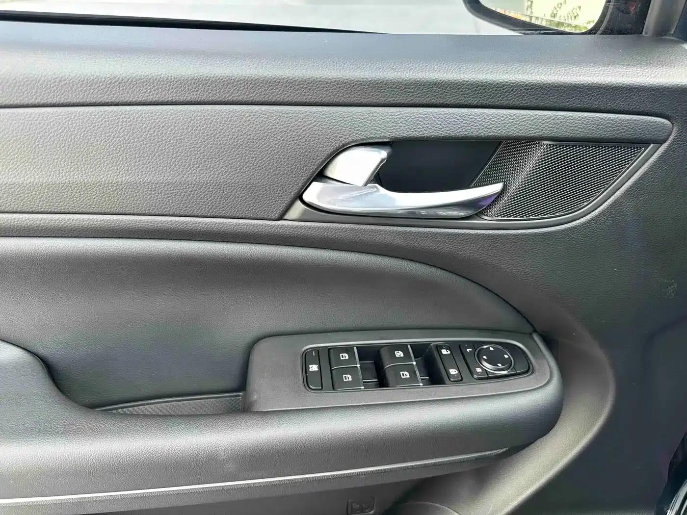 Trumpchi M6 2021 270T DCT Elite Edition (7-seater) — миниатюра 11