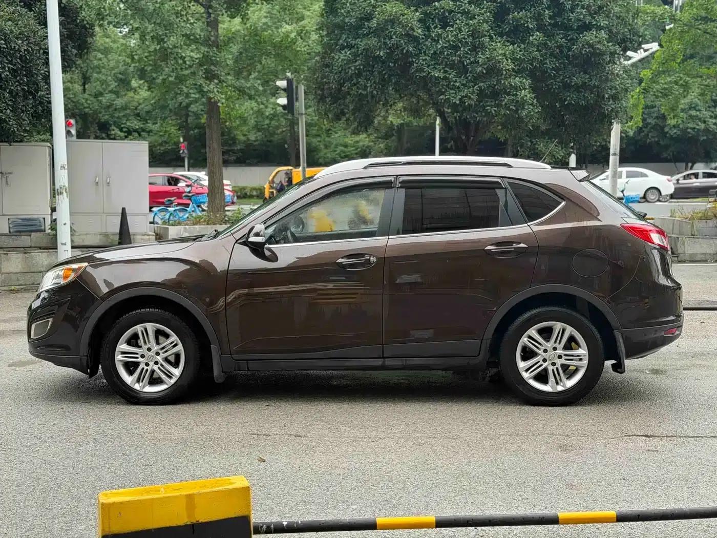 Trumpchi GS5 2014 2.0L Automatic 2WD Anniversary Value-Added Edition — миниатюра 4