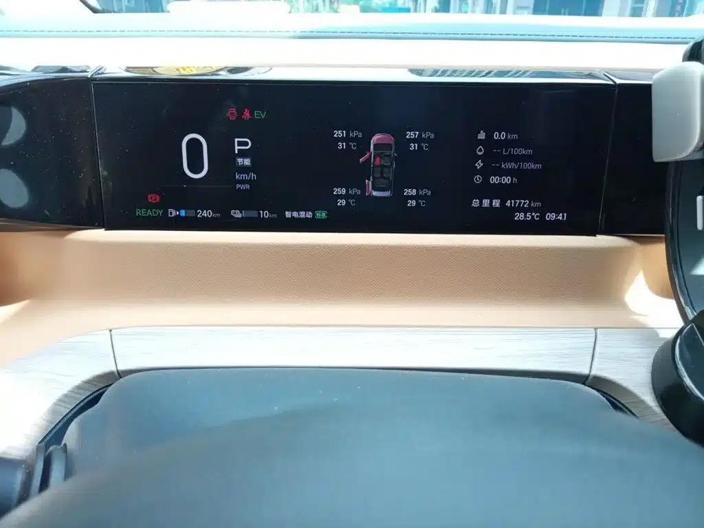 Trumpchi E8 PHEV 2024 Model 150km MAX — миниатюра 12