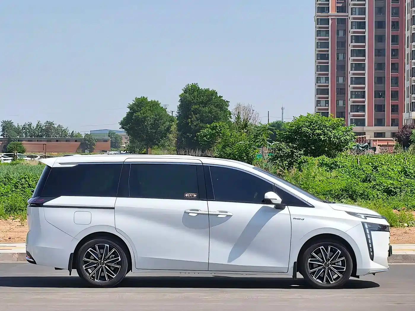 Trumpchi E8 PHEV 2024 Model 150km MAX — миниатюра 4