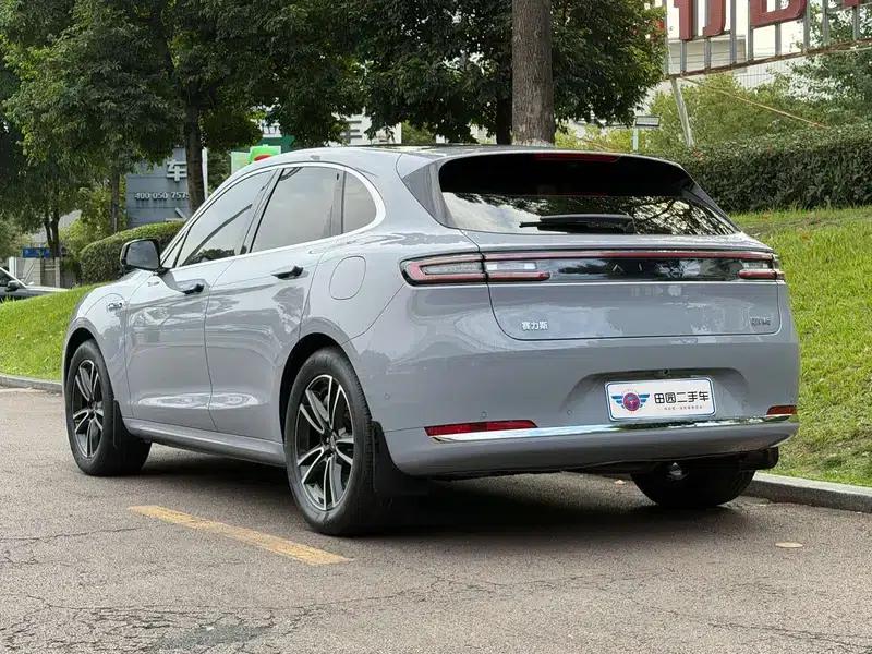 Wenjie M5 2025 Extended Range Ultra 4WD Version — миниатюра 4