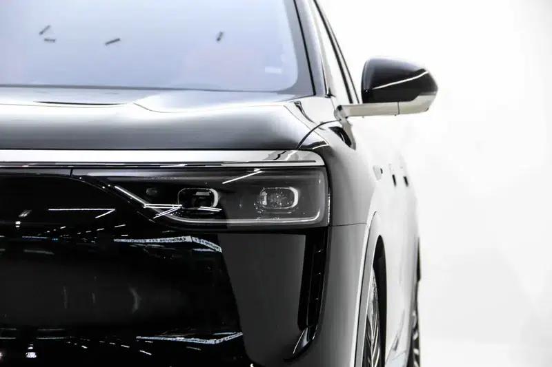 Wenjie M8 2025 Extended Range Ultra 5-Seat 4WD (192-line LiDAR) — миниатюра 8