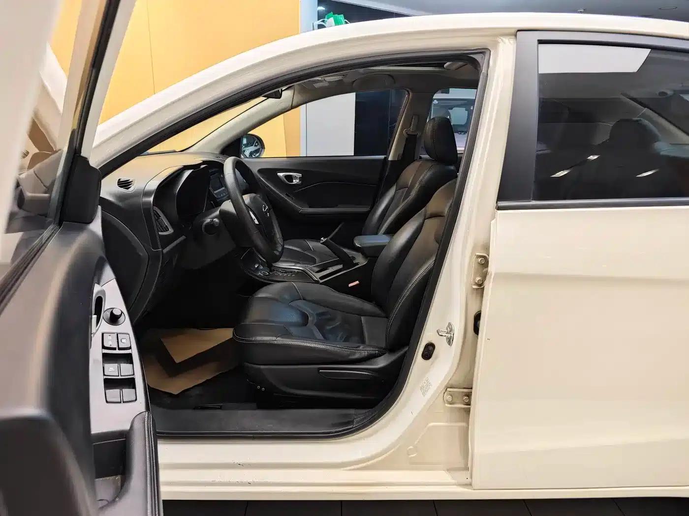 Trumpchi GA3 2013 1.6L Automatic Elite ESP Edition — миниатюра 13