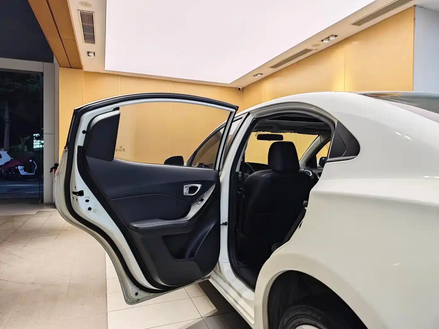 Trumpchi GA3 2013 1.6L Automatic Elite ESP Edition — миниатюра 20