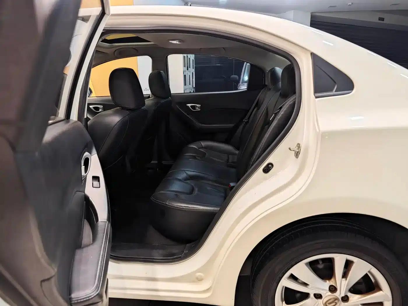 Trumpchi GA3 2013 1.6L Automatic Elite ESP Edition — миниатюра 21