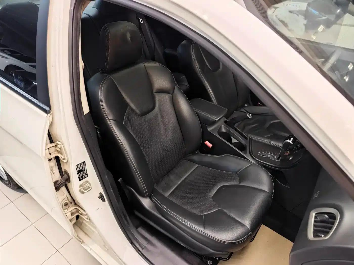 Trumpchi GA3 2013 1.6L Automatic Elite ESP Edition — миниатюра 31