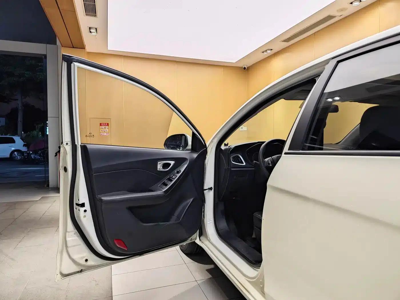 Trumpchi GA3 2013 1.6L Automatic Elite ESP Edition — миниатюра 7