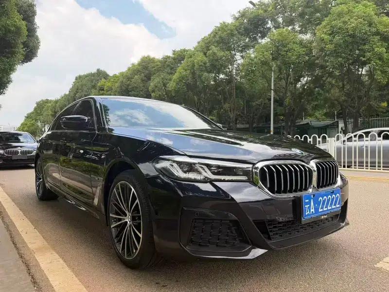 2022 BMW 5 Series 530Li Leading Edition M Sport Package — миниатюра 3