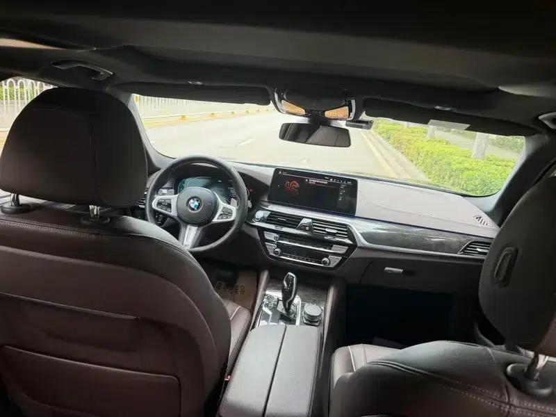 2022 BMW 5 Series 530Li Leading Edition M Sport Package — миниатюра 8