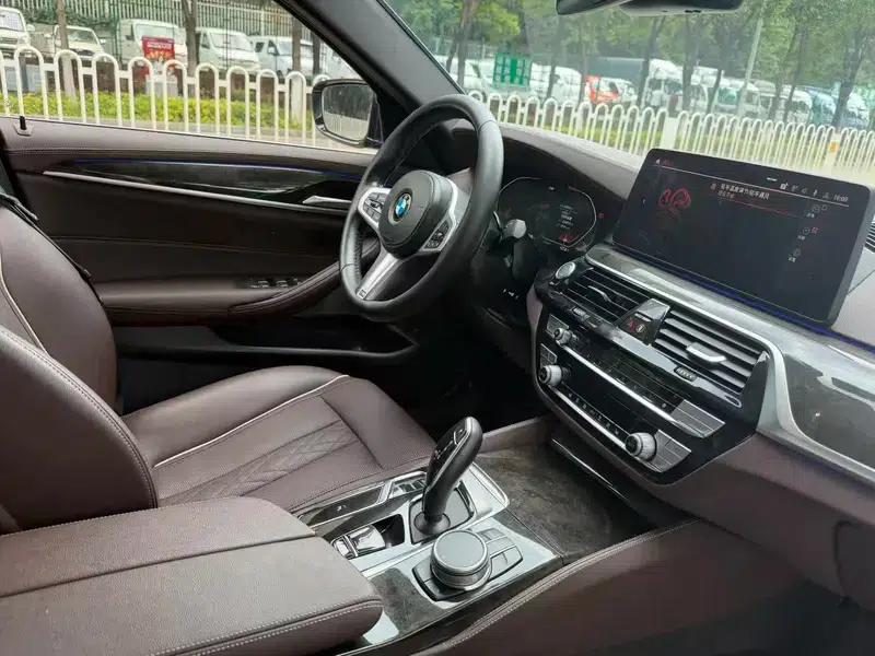 2022 BMW 5 Series 530Li Leading Edition M Sport Package — миниатюра 9
