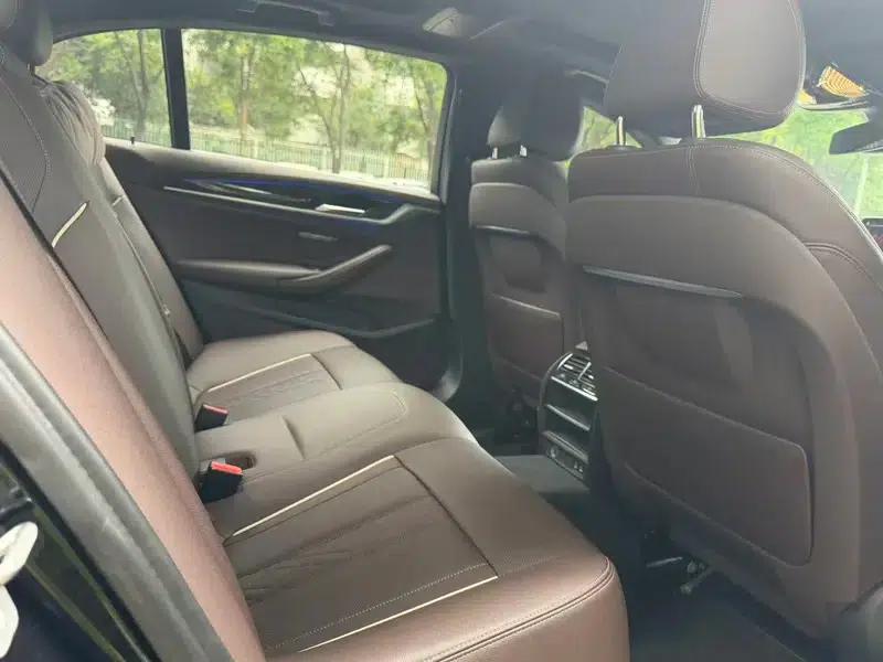 2022 BMW 5 Series 530Li Leading Edition M Sport Package — миниатюра 10